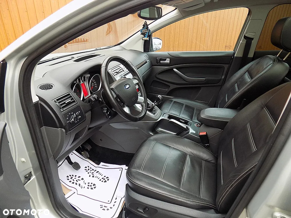 Ford Kuga 2.0 TDCi 2x4 Titanium - 5