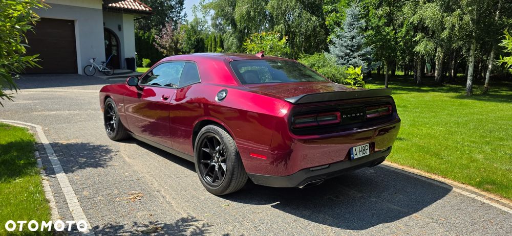 Dodge Challenger - 11
