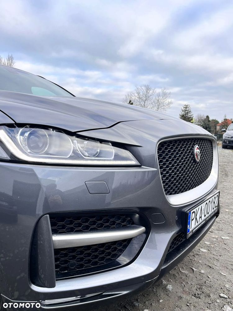 Jaguar F-Pace 2.0 i4D AWD R-Sport - 11