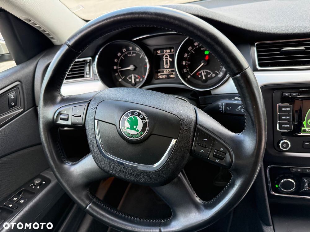 Skoda Superb 2.0 TDI DSG Elegance - 24