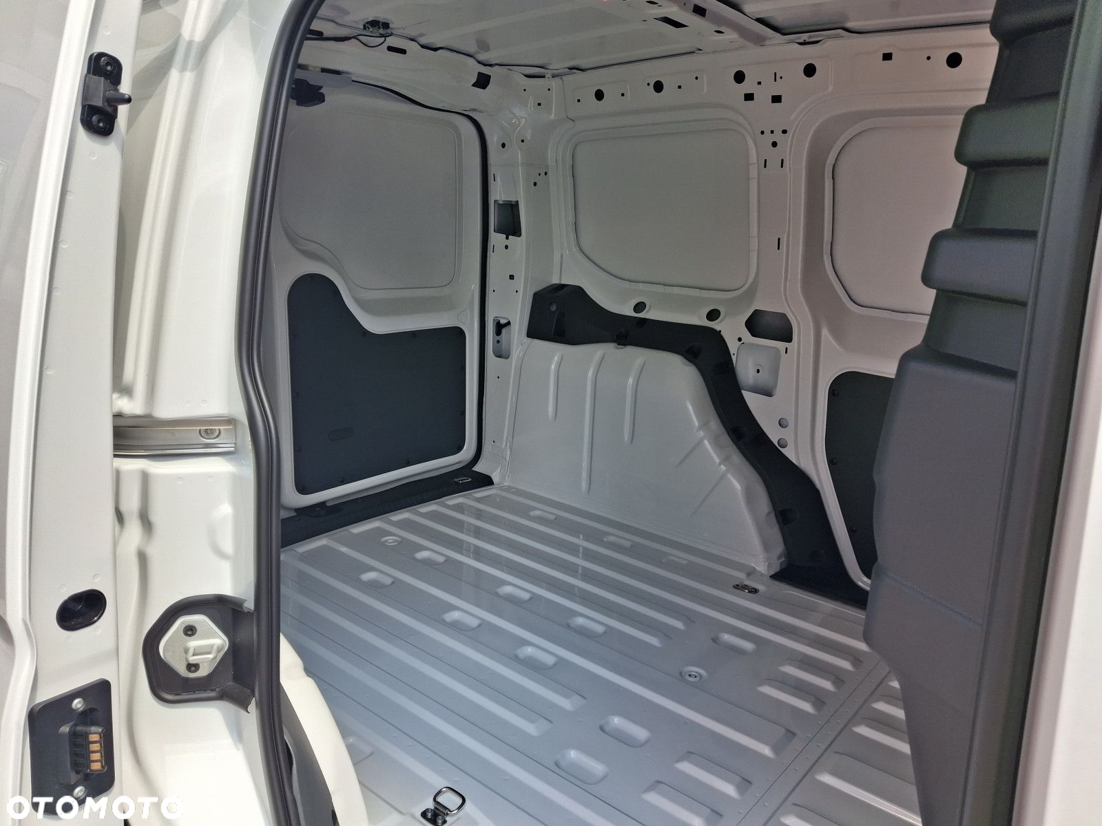 Volkswagen Caddy - 11