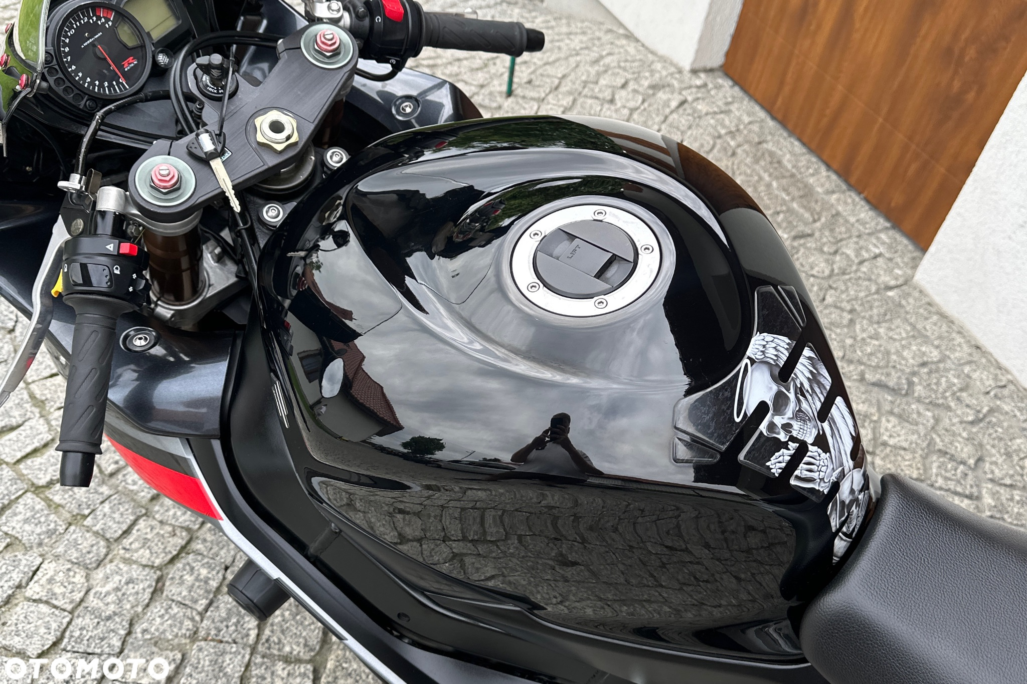 Suzuki GSX 1000 - 26