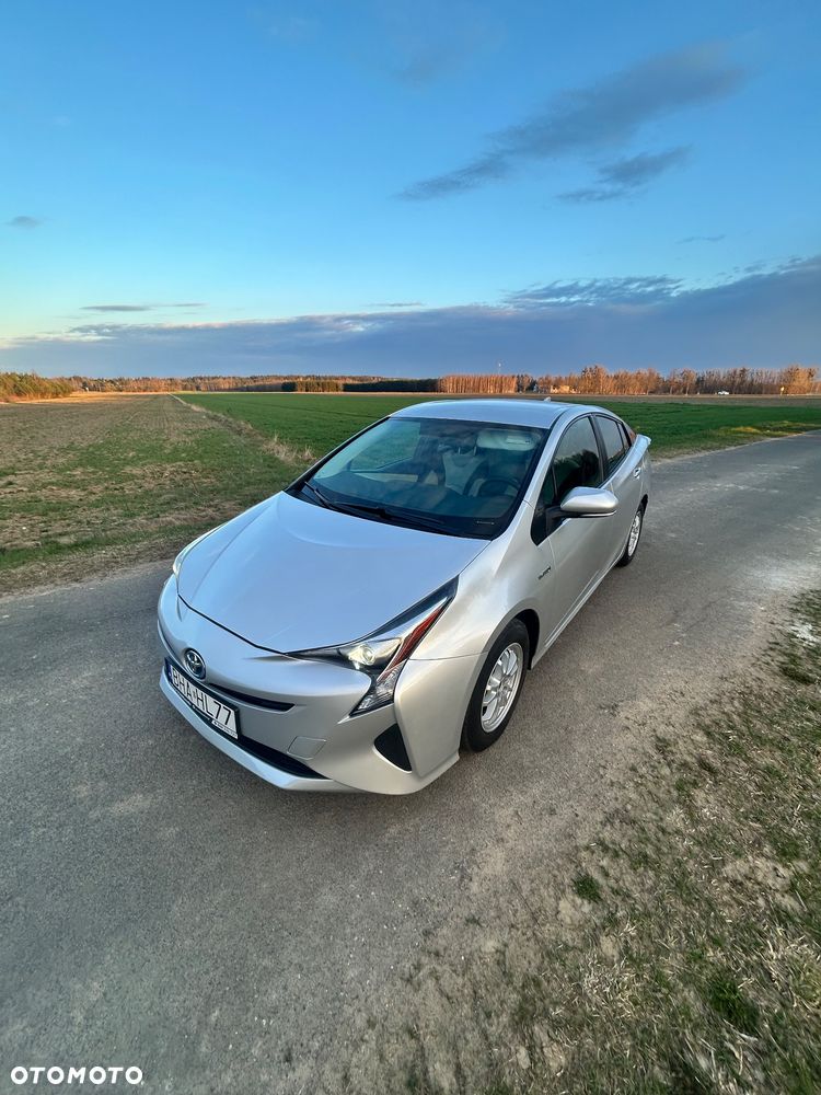 Toyota Prius Hybrid - 2