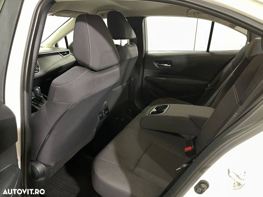 Toyota Corolla 1.8 Business Edition - 12