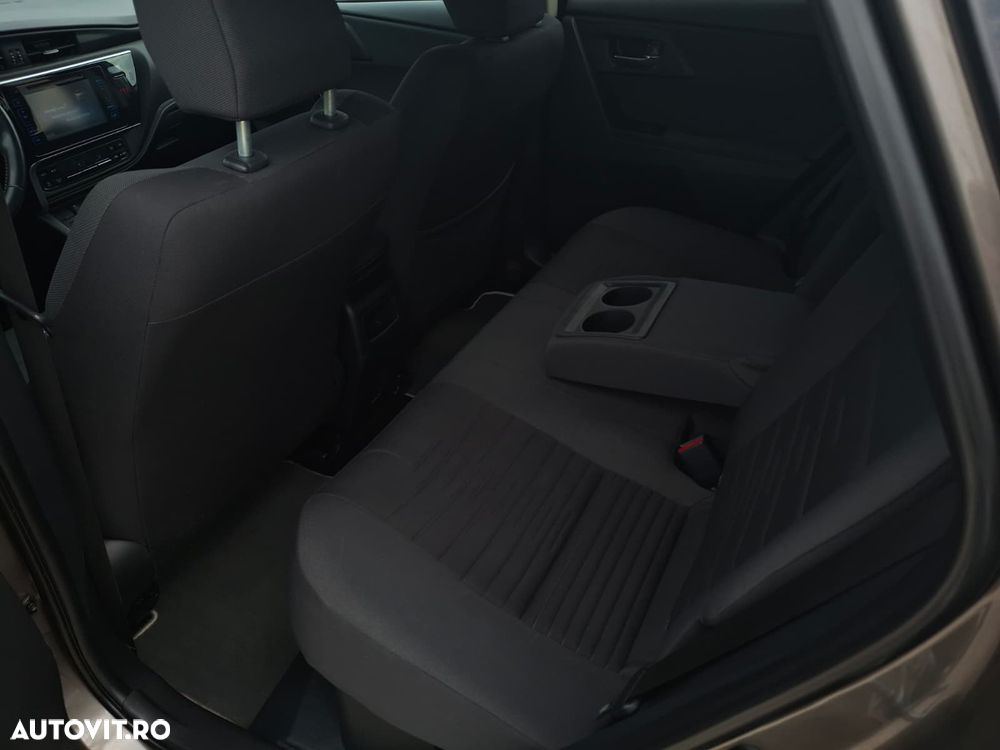 Toyota Auris - 16