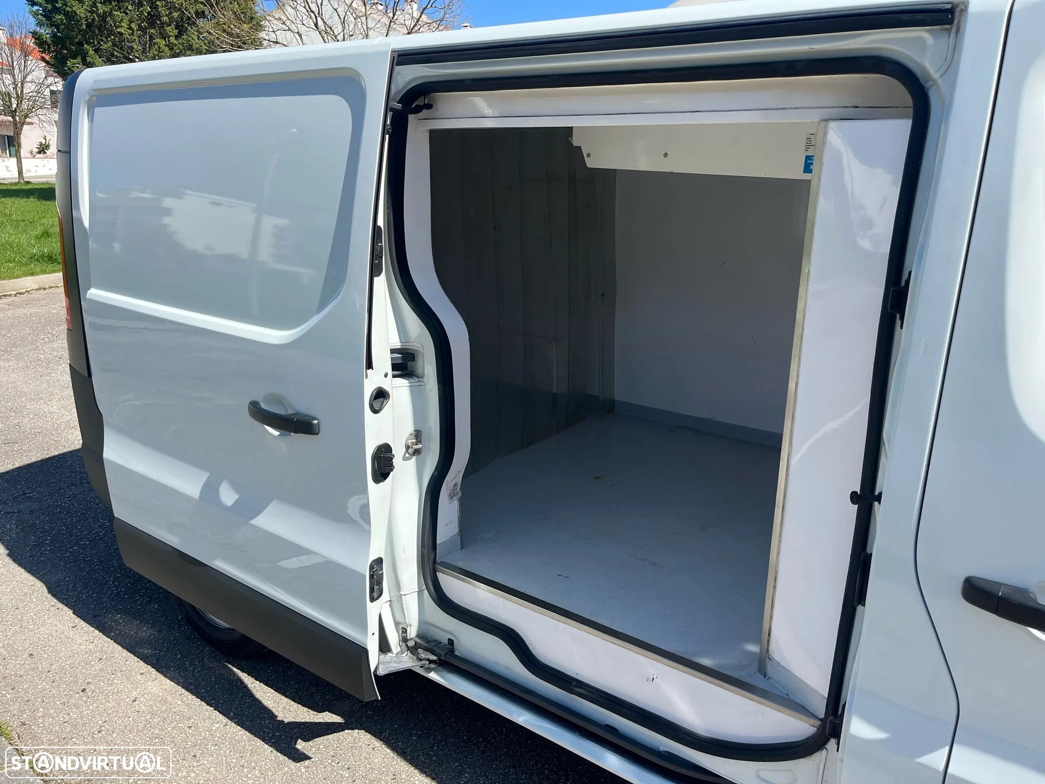 Renault TRAFIC 2.0 dCI 120cv - IVA DEDUTÍVEL - SISTEMA FRIO BALTRINA - 5
