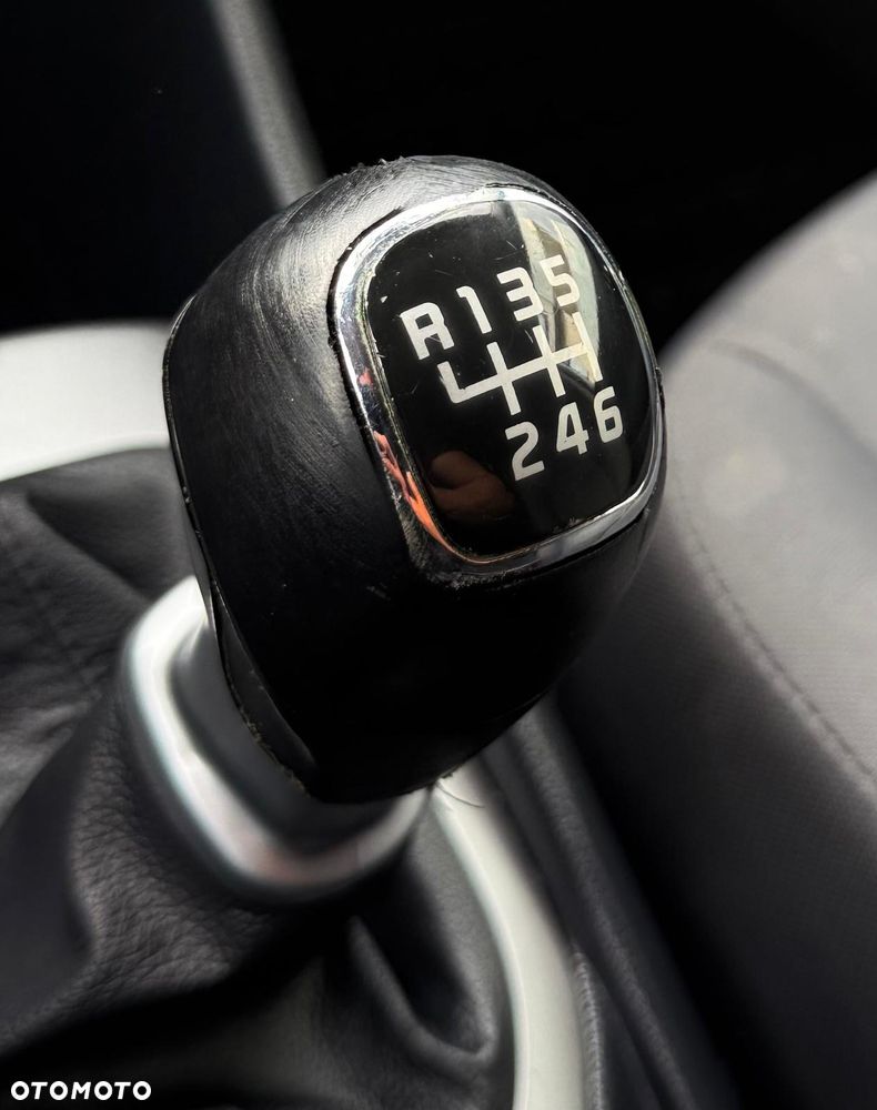 Kia Rio 1.4 Dream Team Edition - 21