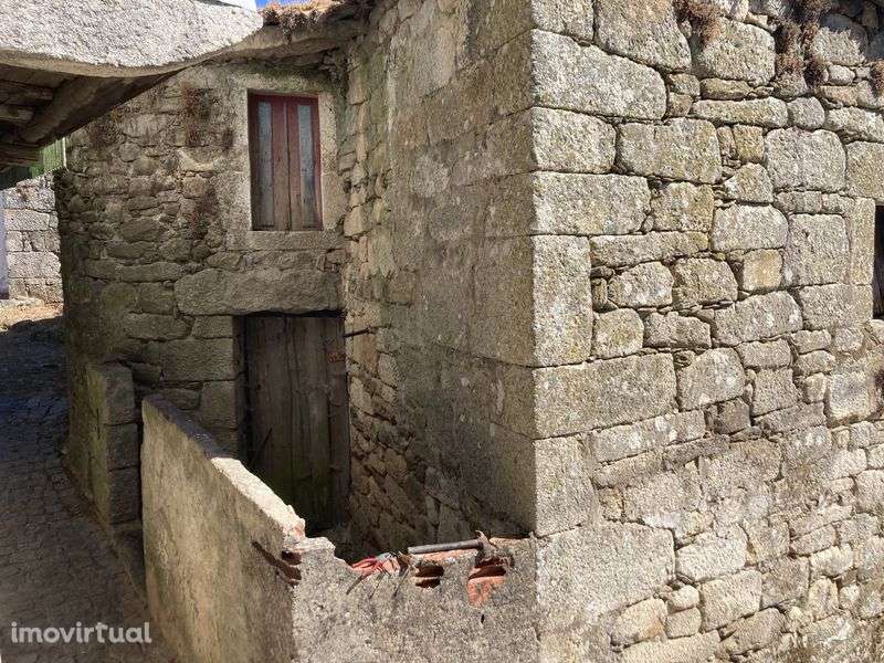 Casa em pedra para reconstrução em Avões - Lamego - Grande imagem: 5/8