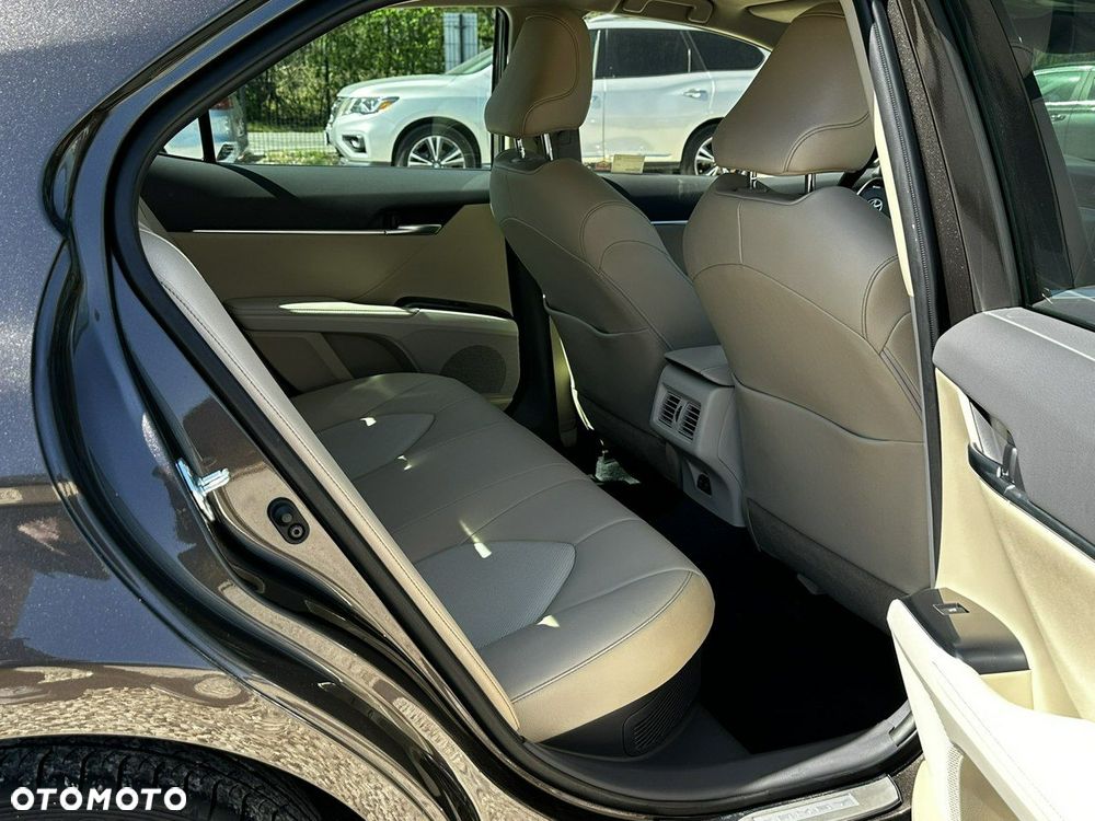 Toyota Camry - 24