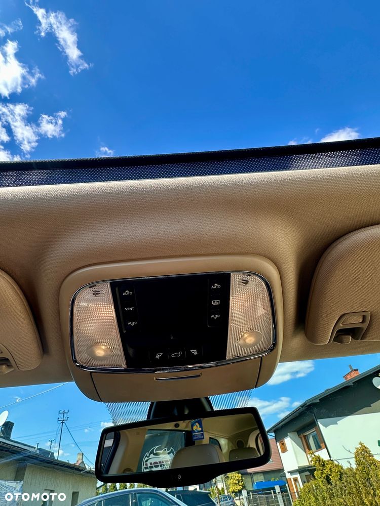 Jeep Grand Cherokee - 35