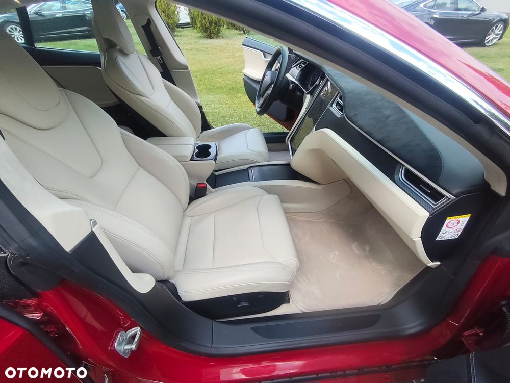 Tesla Model S - 17
