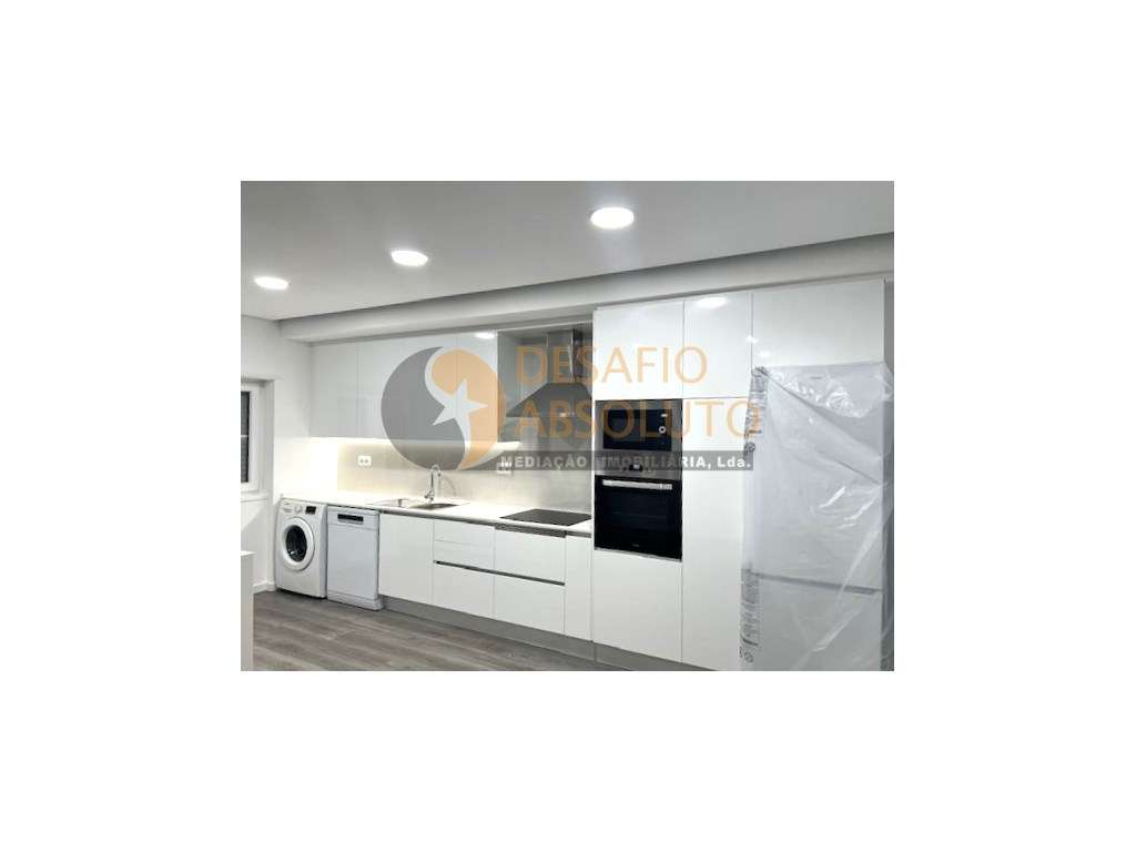 Apartamento T2, Totalmente Remodelado, C/ Parqueamento - Torre Da M... - Grande imagem: 2/5
