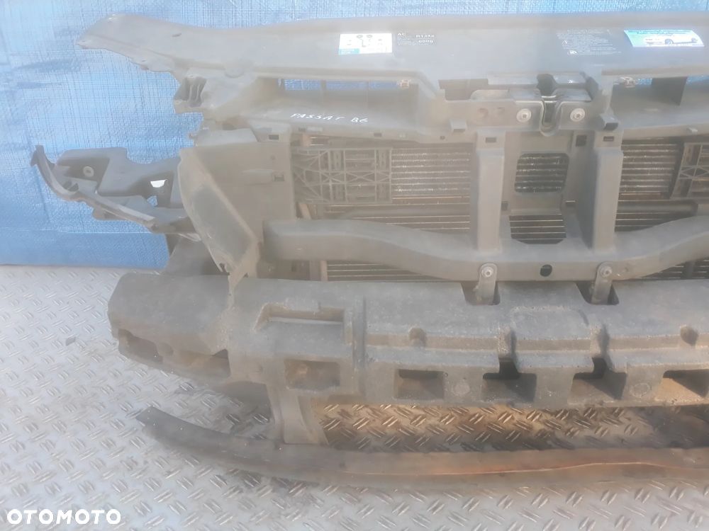 PAS PRZEDNI CHŁODNICA VOLKSWAGEN PASSAT B6 2,0 TFSI AUTOMAT  3C0010409J - 4
