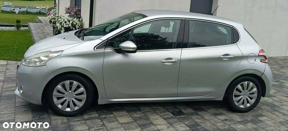 Peugeot 208 - 4