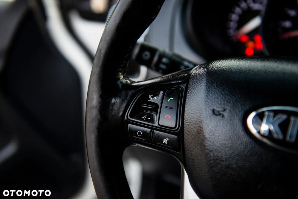 Kia Rio 1.2 Attract - 29