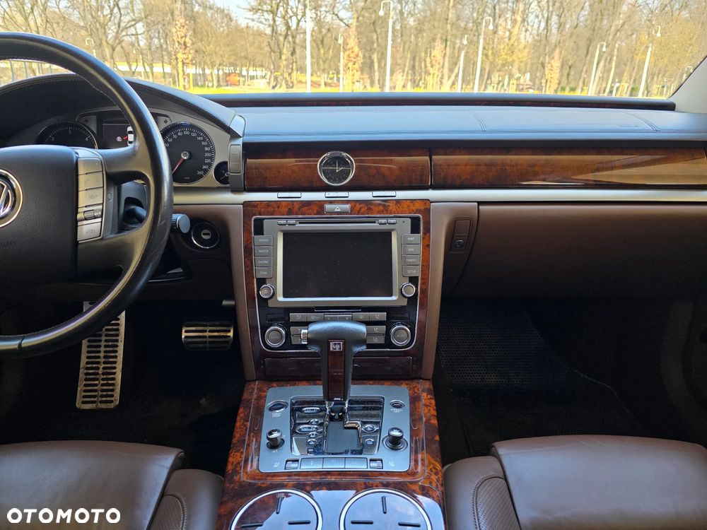 Volkswagen Phaeton - 17