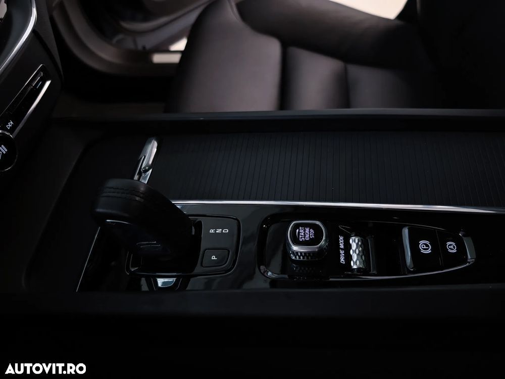 Volvo XC 60 T6 AWD Recharge Geartronic Inscription - 17