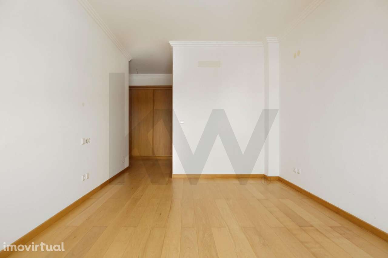 Apartamento T3 com varanda e garagem no L Towers, em Paço de Arcos - Grande imagem: 2/30