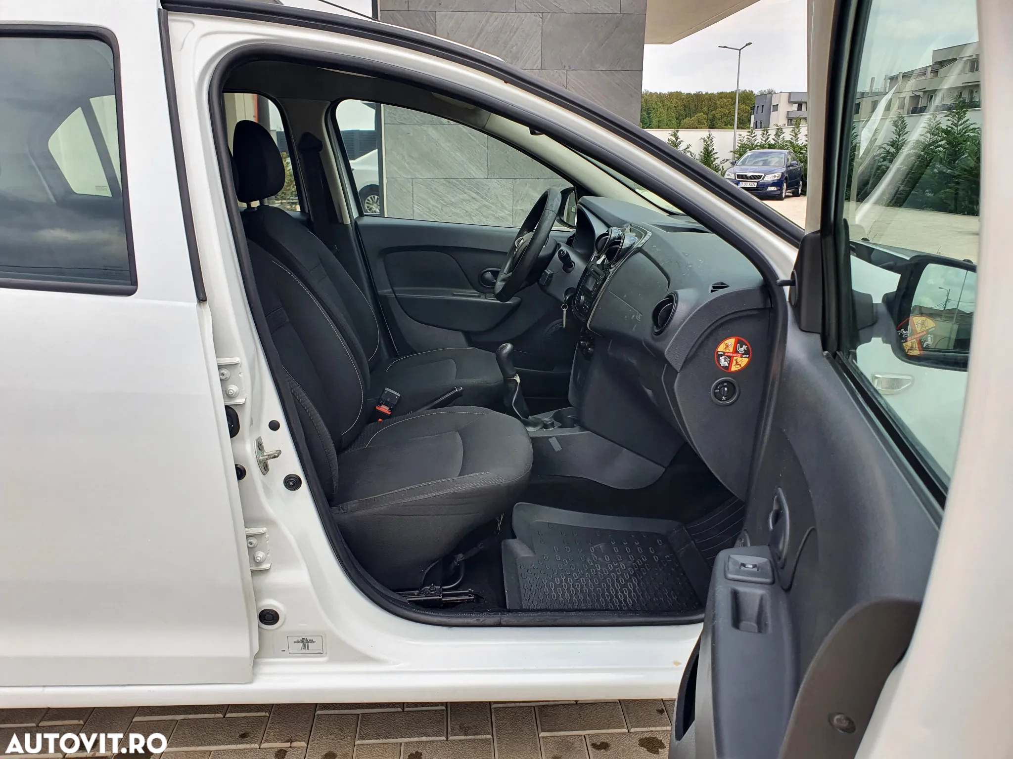 Dacia Logan 1.0 SCe SL PLUS - 11