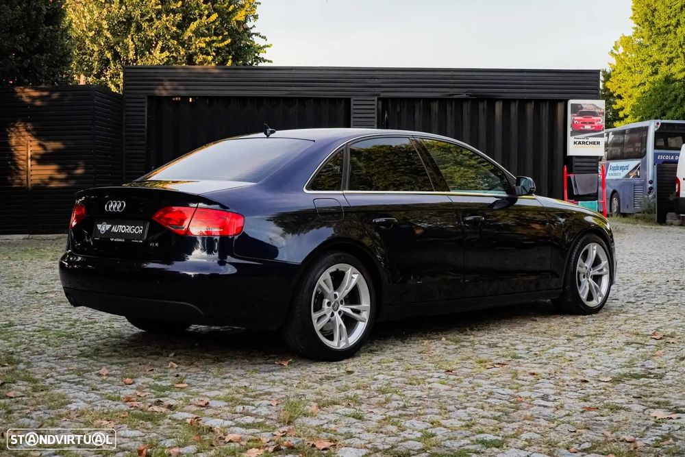 Audi A4 2010 photo 5