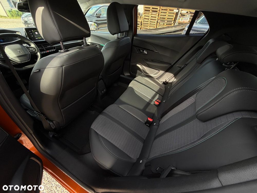 Peugeot 2008 BlueHDi 130 EAT8 Allure Pack - 23