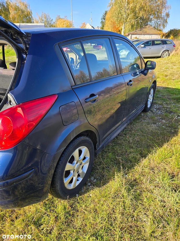 Nissan Tiida 2010 photo 5
