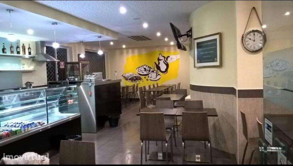 Pastelaria totalmente equipada no Laranjeiro com armazém - Grande imagem: 2/4