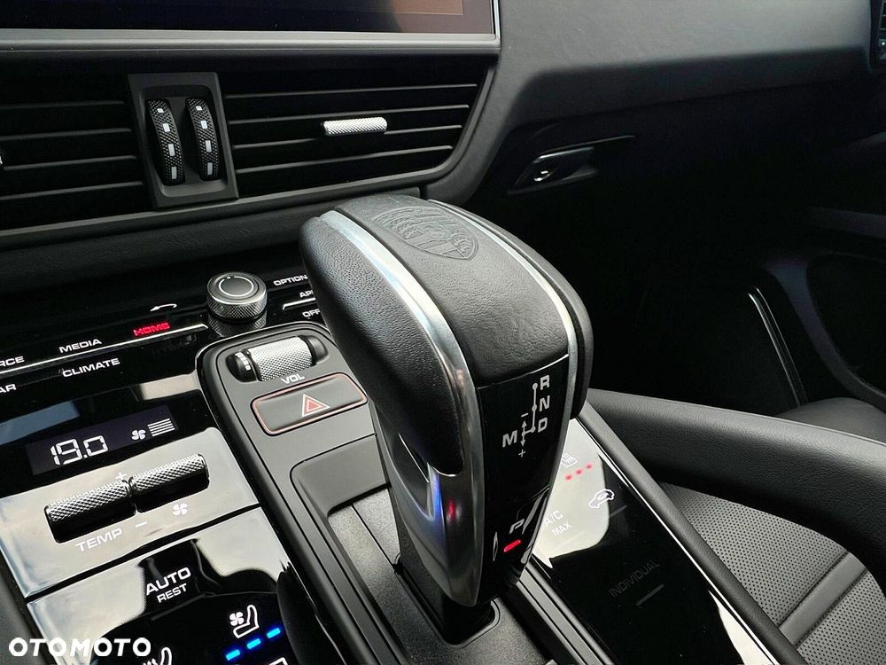 Porsche Cayenne - 32
