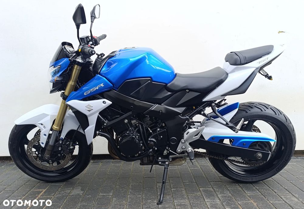 Suzuki GSR - 4