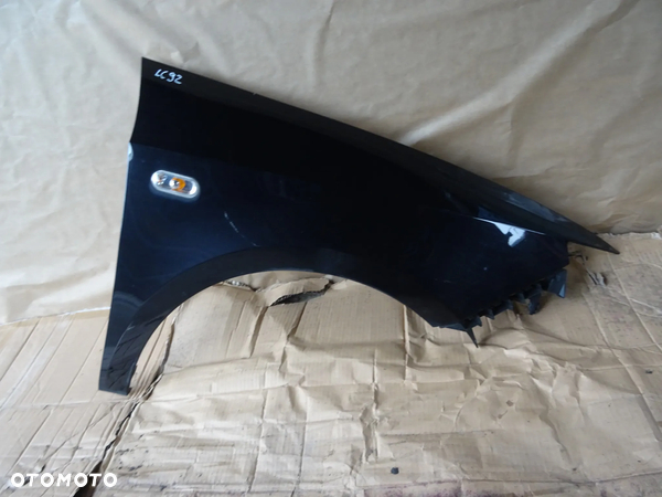 Błotnik Prawy Przód Seat Ibiza 3D IV 6J LC9Z