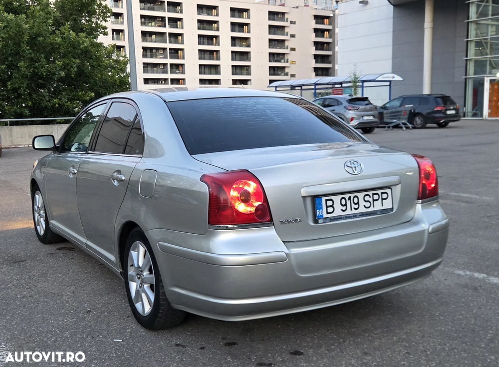 Toyota Avensis 1.8 Sdn. Sol - 3