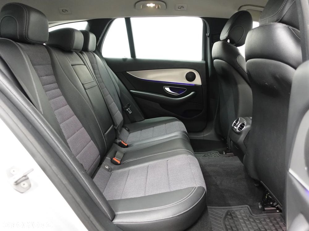 Mercedes-Benz Klasa E 220 d 9G-TRONIC - 25