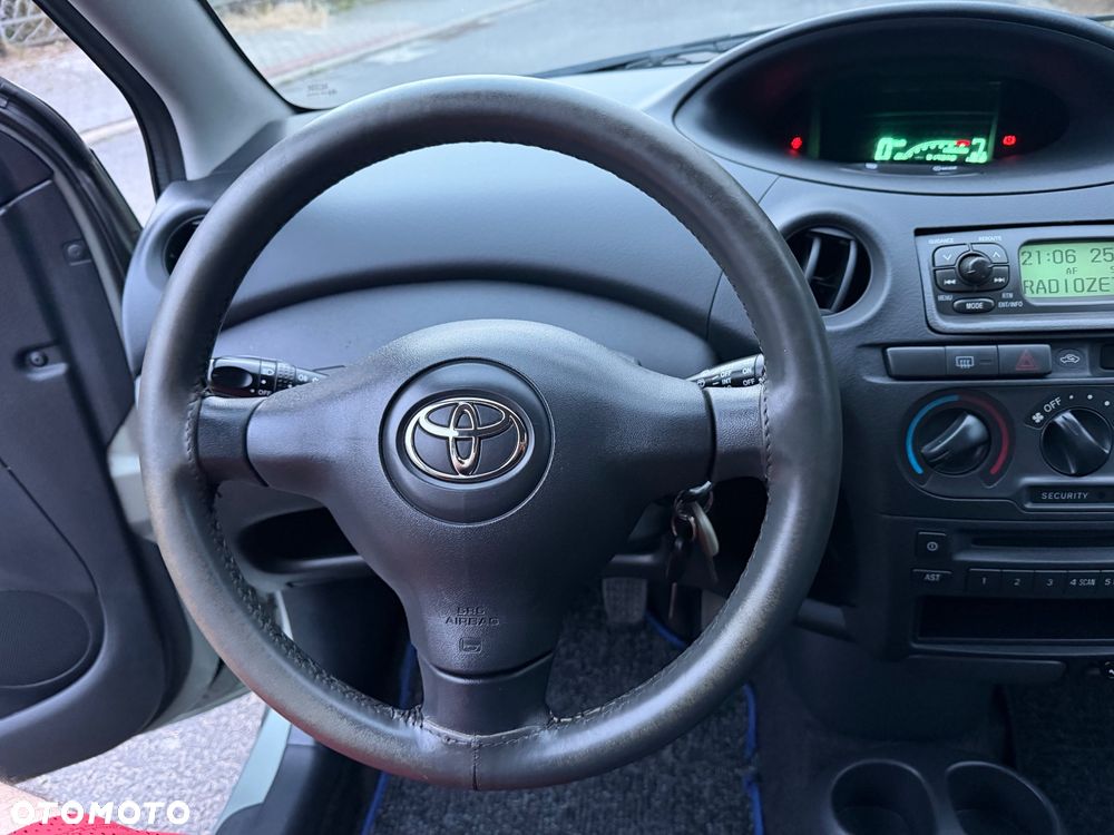 Toyota Yaris 1.0 Sol - 19