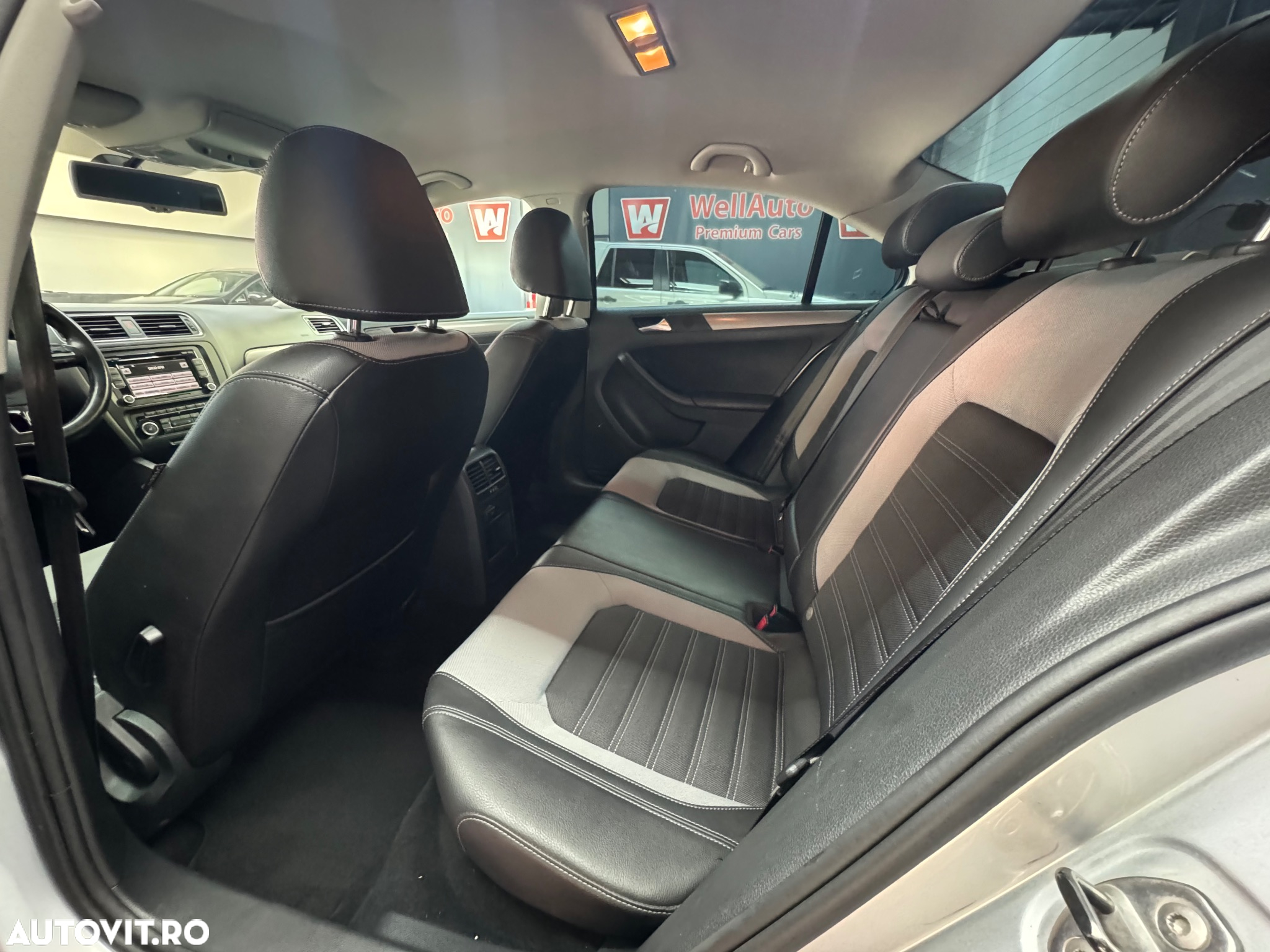Volkswagen Jetta - 11