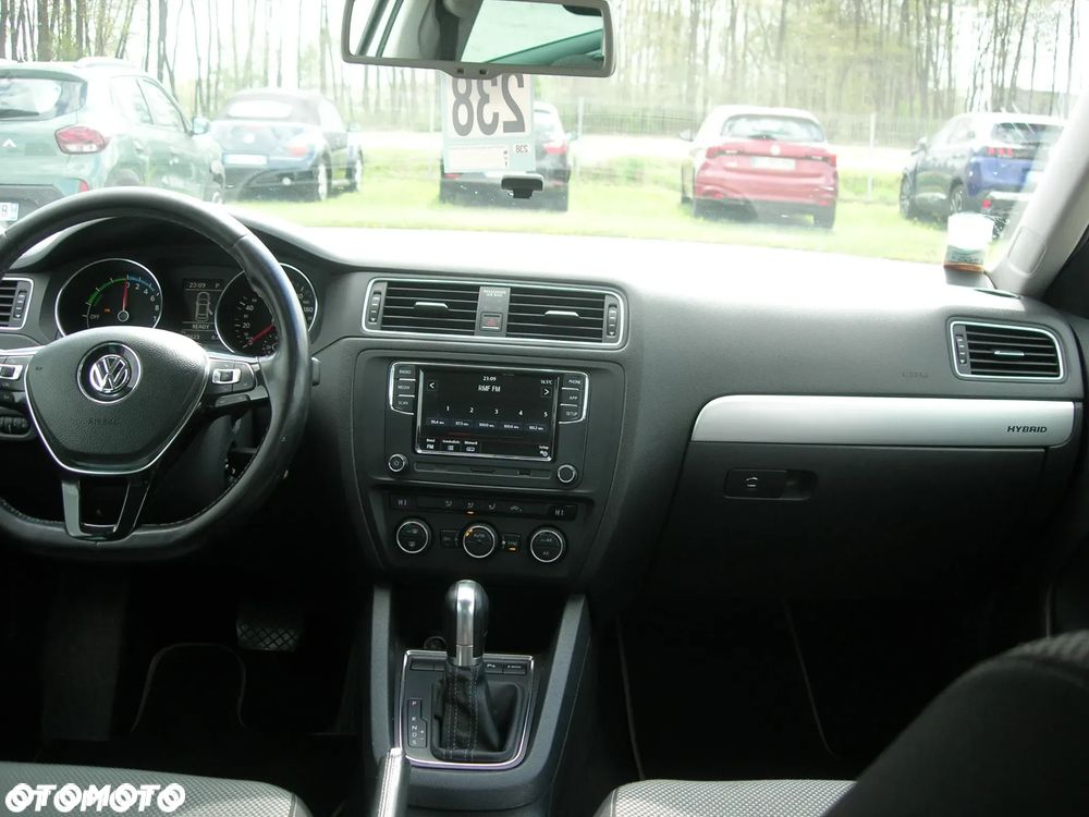 Volkswagen Jetta - 16