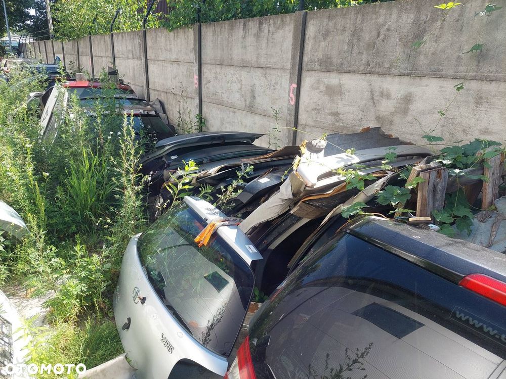 KOMPLETNY TYŁ KLAPA BAGAŻNIKA ZDERZAK LAMPY TOYOTA YARIS I LIFT 1E7 - 18