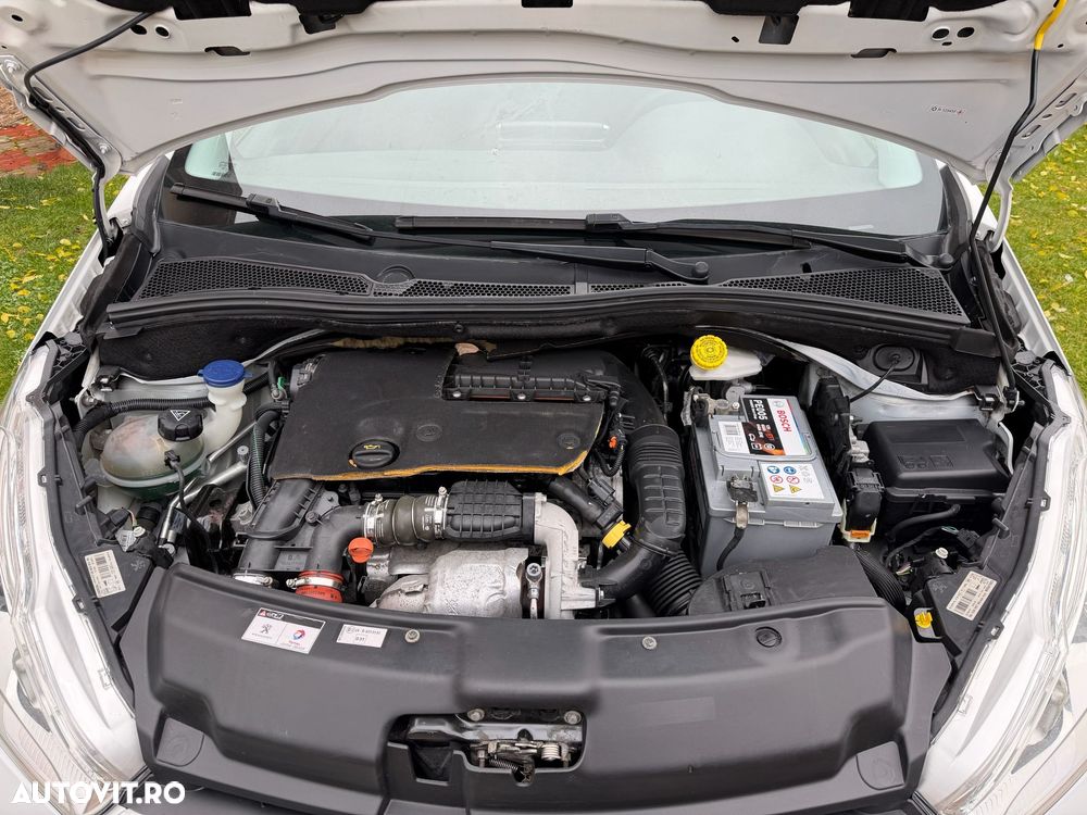 Peugeot 208 - 16