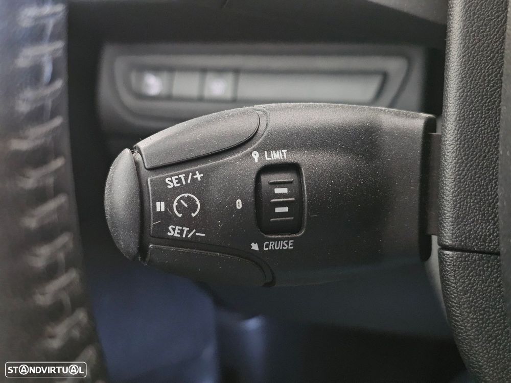 Peugeot 208 - 13