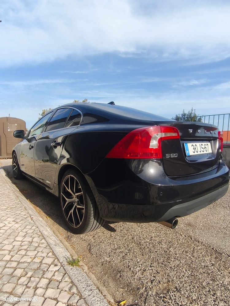 Volvo S60 2.0 D3 Momentum - 4
