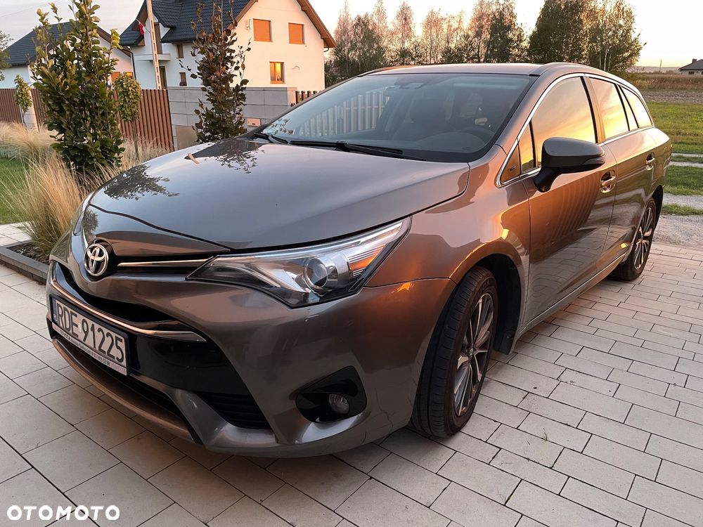Toyota Avensis - 1