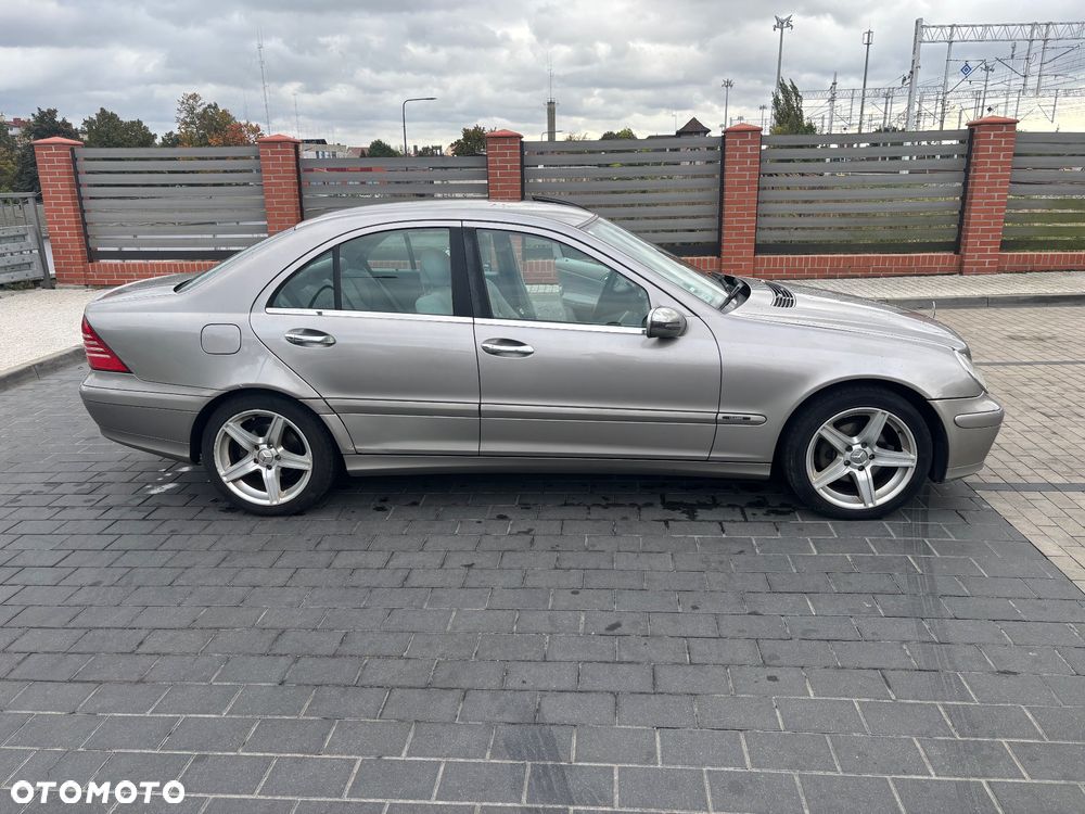 Mercedes-Benz Klasa C 180 T Kompressor Classic - 7