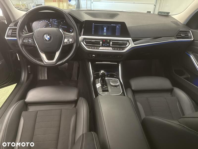 BMW Seria 3 318i Sport Line - 21