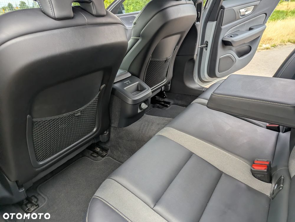 Volvo V60 B4 B Plus Dark - 8