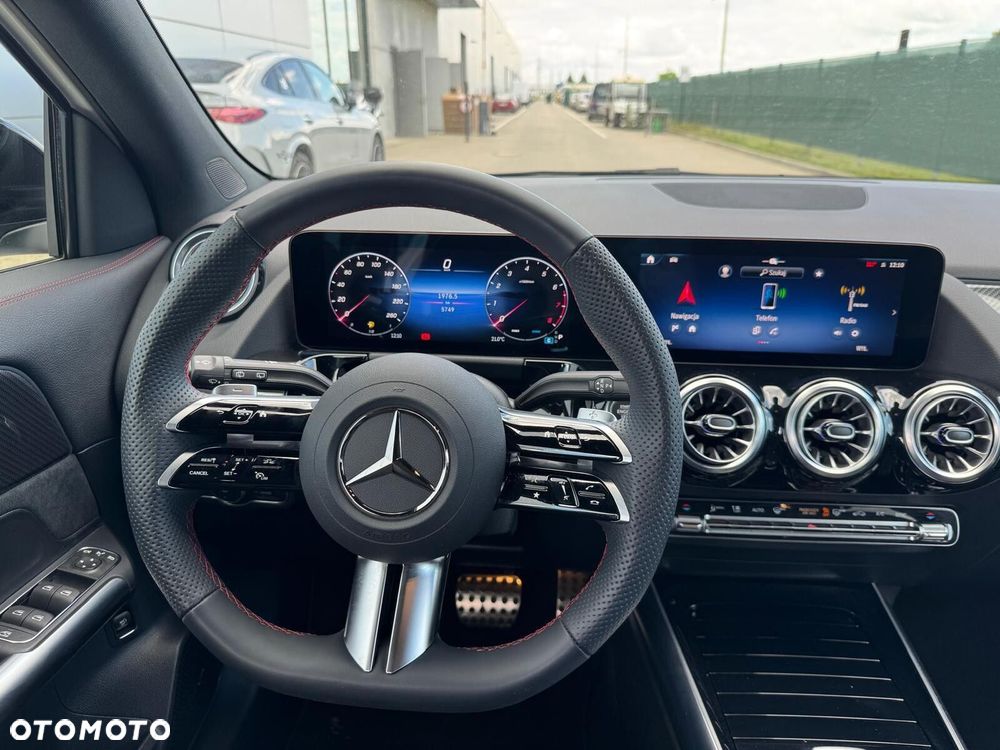Mercedes-Benz GLA - 23