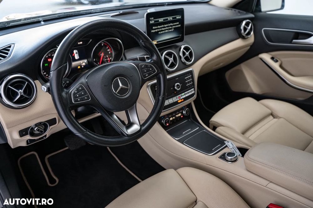 Mercedes-Benz A 220 4Matic 7G-DCT - 5