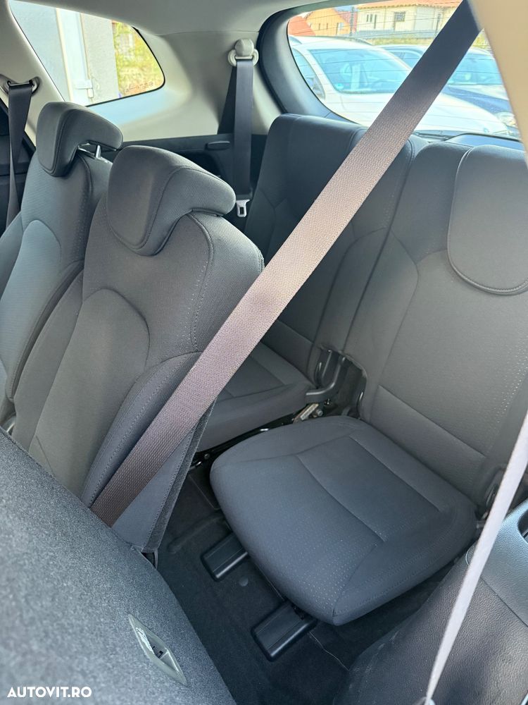 Kia Carens 1.7 CRDi 136 Dream Team Edition - 8