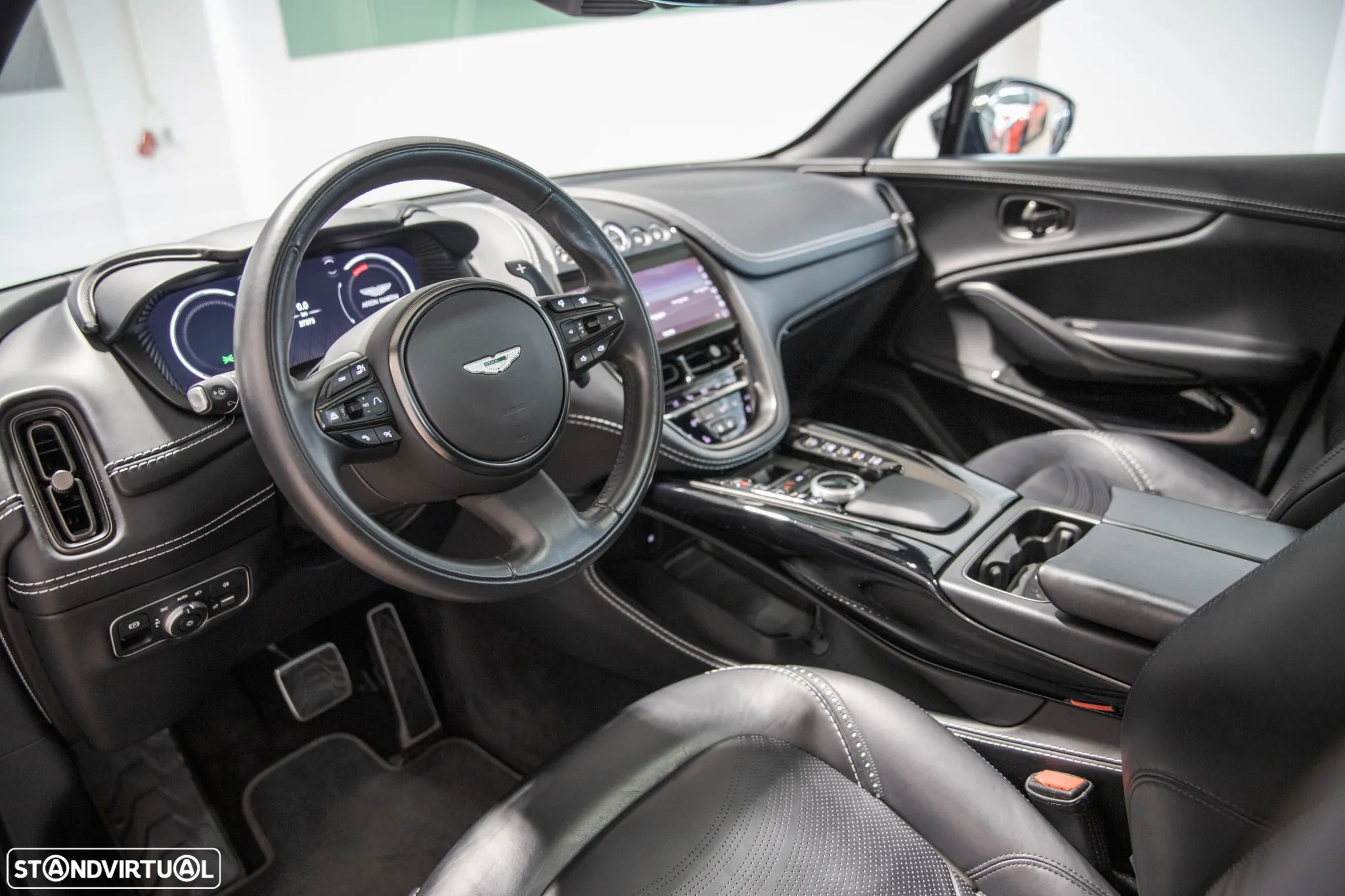 Aston Martin DBX Standard - 14