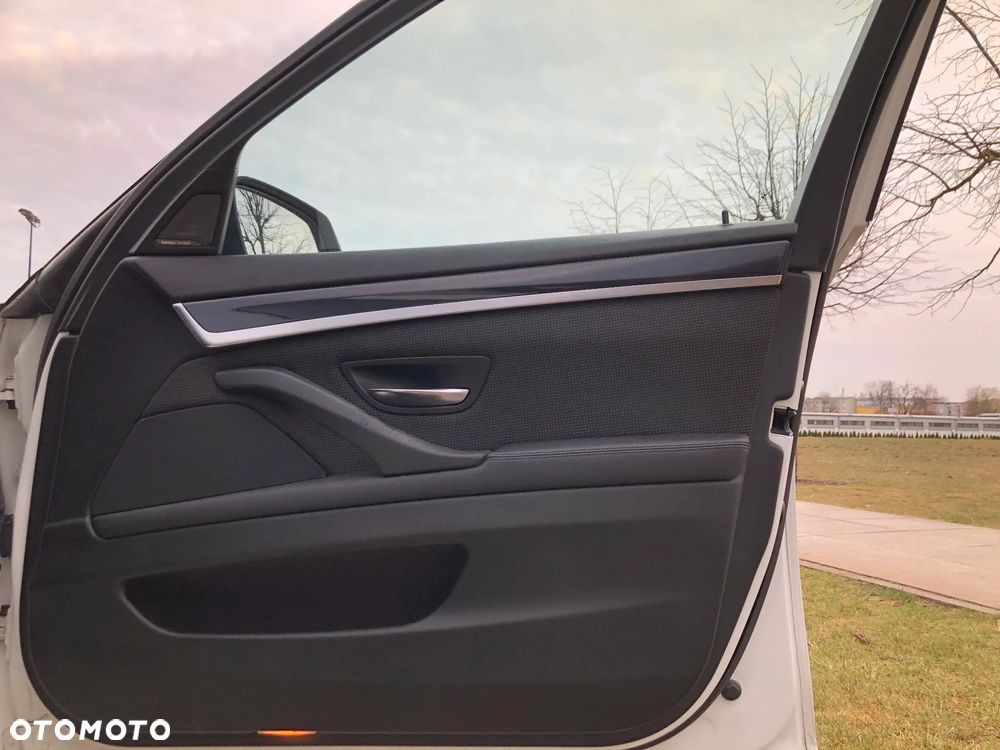 BMW Seria 5 - 32
