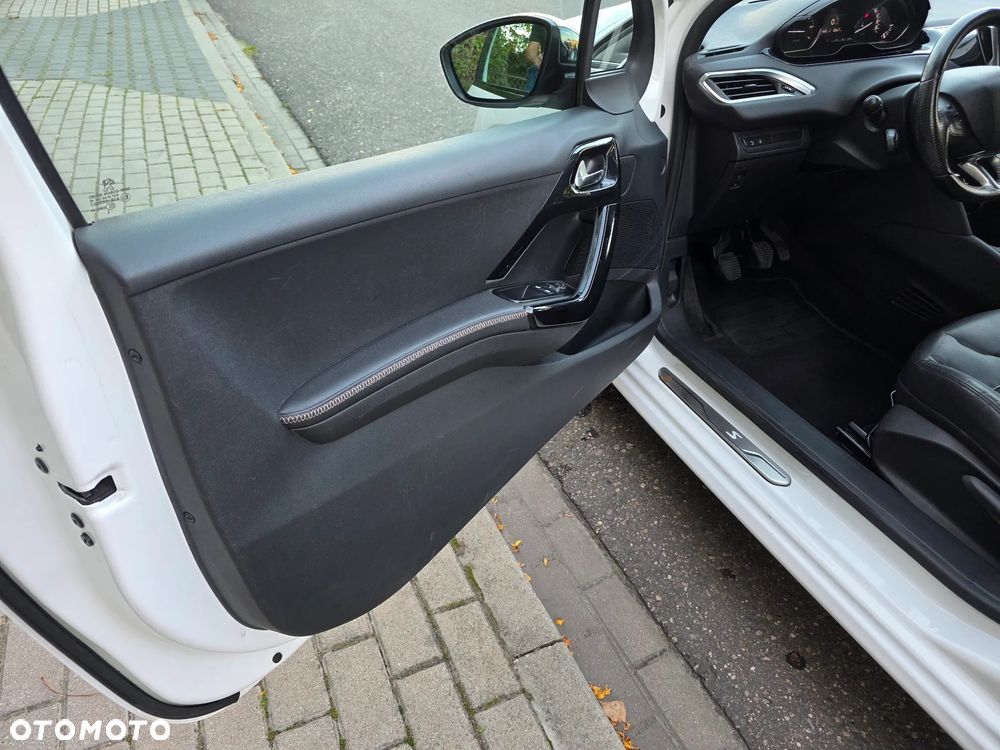Peugeot 208 1.6 VTi Allure - 27