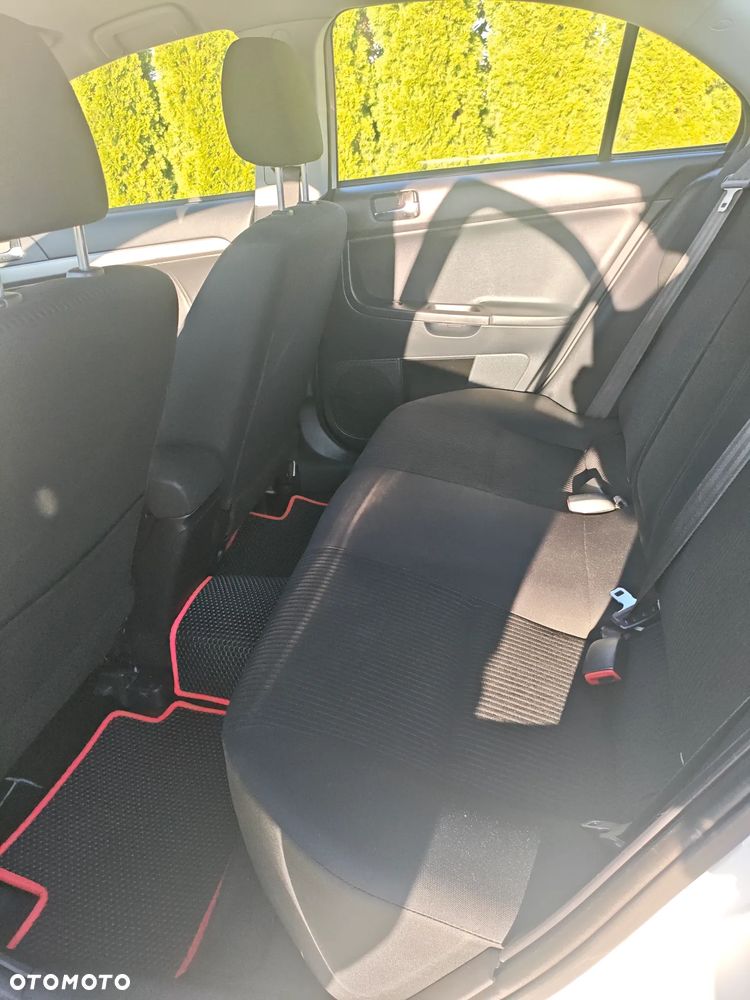 Mitsubishi Lancer 1.6 Invite - 12